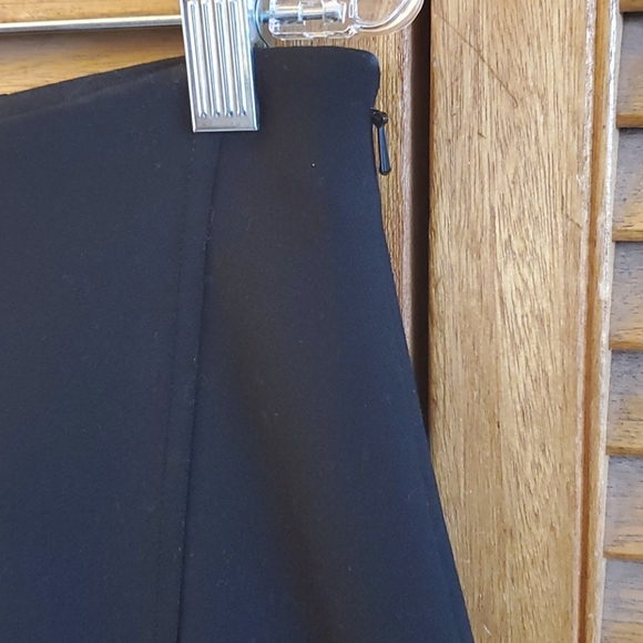 Theory, black skirt, sz 10 - Picture 3 of 6